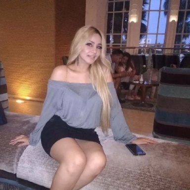 danielle henrickson share naked clubbers