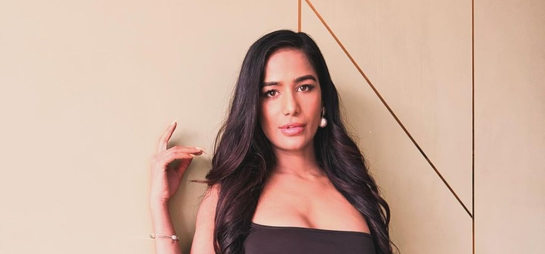 Poonam Pandey Masturbating nipples videos alaa farah recommends Poonam Pandey Masturbating