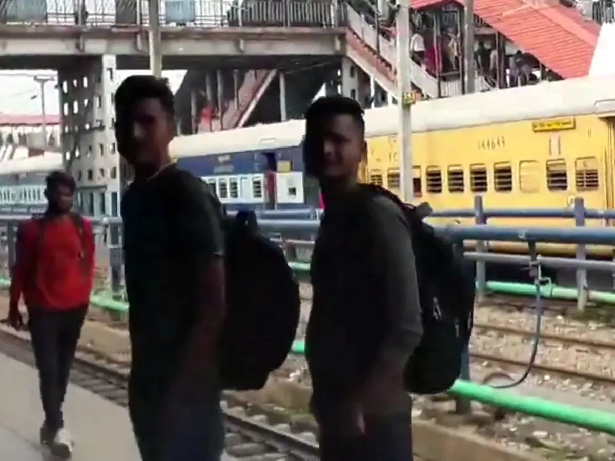 railway porn threesome porn railway porn