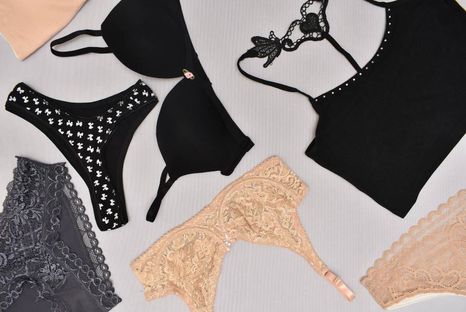 andrew cowley recommends Seduction Lingerie Porn
