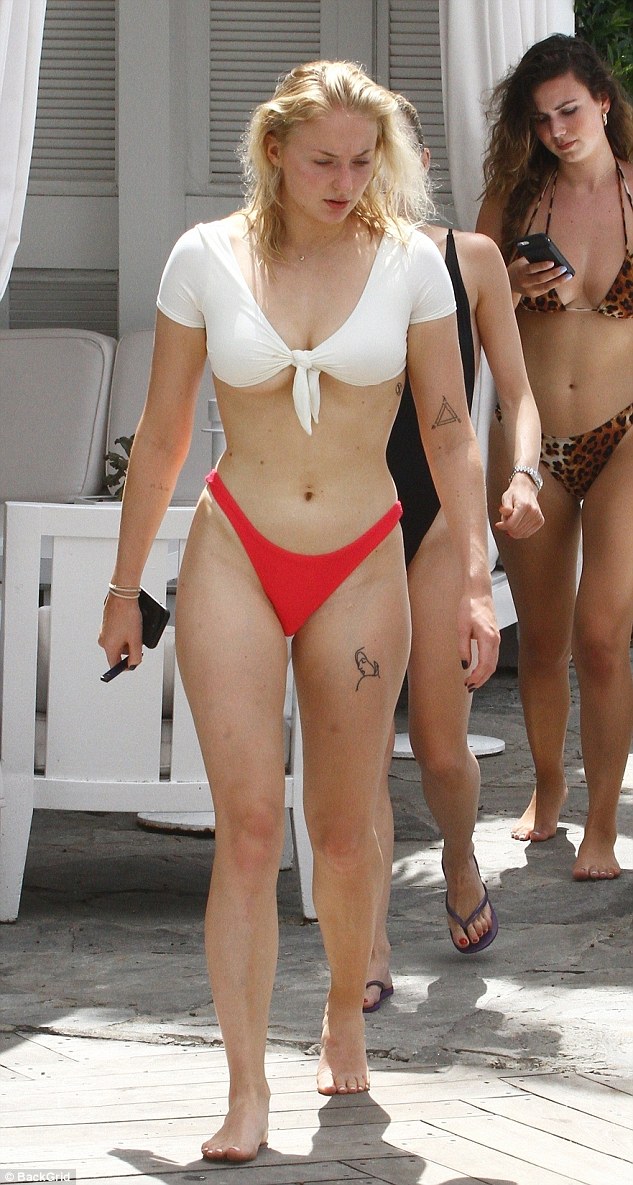 sophie turner naked - skybri xxx harley quinn barefoot