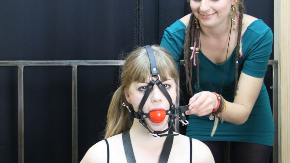 caitlin bill recommends strapped to a sybian pic