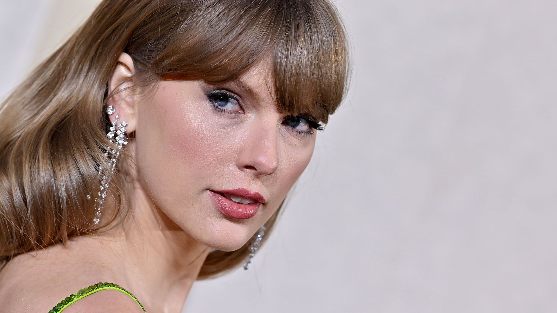 connie curcio like porn a like taylor swift look photo dennis debranche recommends lesbian holly halston pic