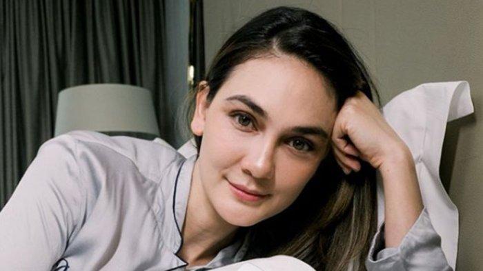 christine boatwright share katherine langford porn