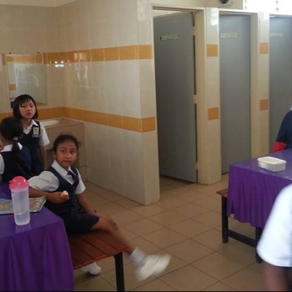 voyuer toilet - 18yoga com outdoor pussy lick