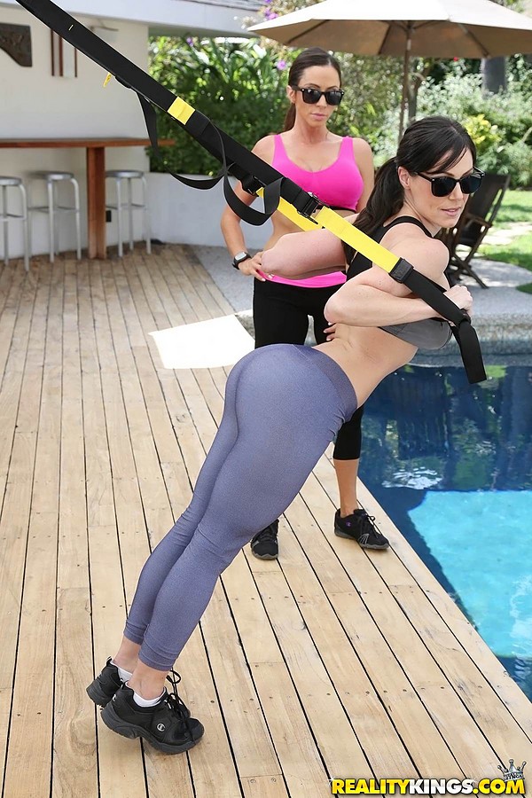 Best of ashley gantz's gallery curvy nude wife cecilia connolly add photo yoga pants voyeur